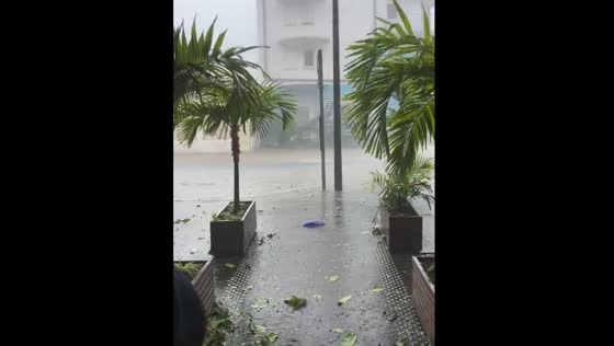 Cyclone Belal unleashes flash floods in Saint-Denis, Réunion: roads overflow with water