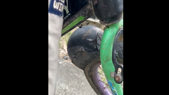 Kid's bicycle tyre explodes in Riau, Indonesia 