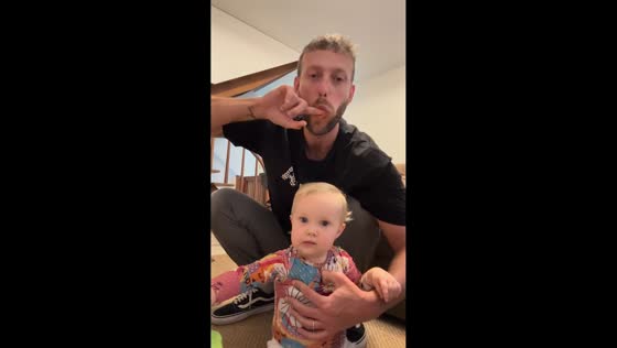 Baby’s popping sound attempt ends in laughter in Nova Friburgo, Brazil