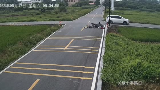 Multiple traffic accidents occur at rural intersection in Guangdong, China