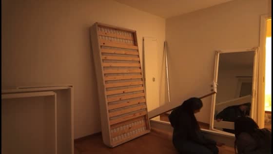 Wooden plank falls during bed assembly in Gothenburg, Sweden