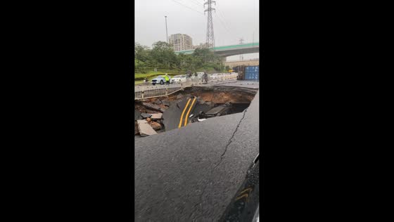 Massive road collapse engulfs vehicle on Qiuhai Avenue in Hainan, China
