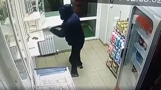 A failed robbery attempt in Russia leads to a suspect's arrest