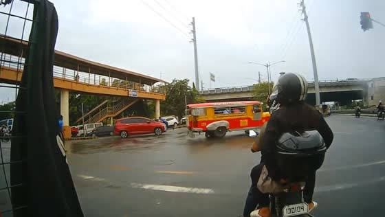Traffic enforcer injured after jumping on moving car's hood in Manila