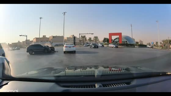 Vehicle runs red light causing collision in Riyadh, Saudi Arabia