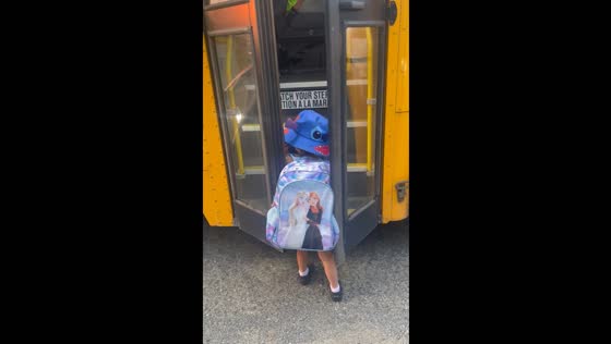 Child accidentally caught in school bus door in Northeastern Ontario