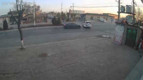 Car hit during U-turn at intersection in Neimenggu, China
