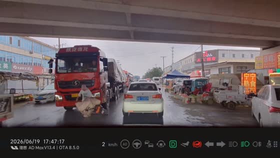 Dashcam captures near-miss between truck and e-bike in Shandong, China