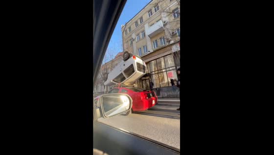 Unexpected city marvel: car stunt filming rig captivates Rostov-on-Don residents