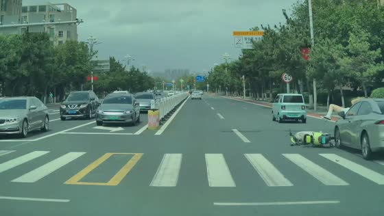 E-scooter riders thrown from bike in intersection crash in Shandong, China