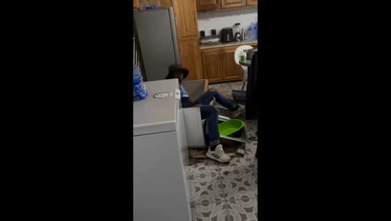 Man falls off portable sink while dancing at party in Johannesburg, South Africa