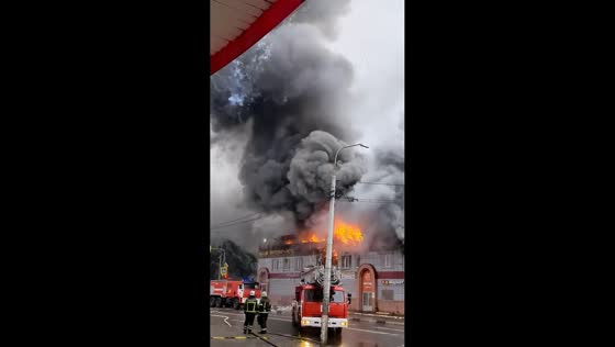 Fire triggers fireworks explosions at shopping center in Ramenskoye, Russia