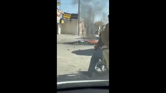 Road fire disrupts traffic amid protests in Kerman, Iran