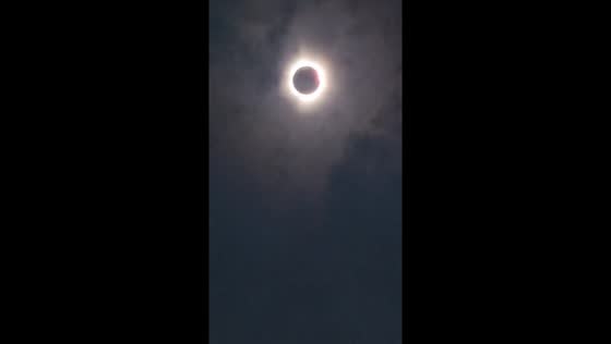 Oakville, Ontario residents witness breathtaking total solar eclipse