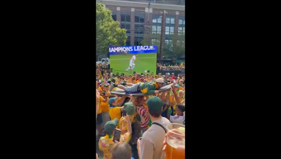 Fans turn collapsed picnic table into “surfboard” at soccer celebration in Seattle, Washington, USA