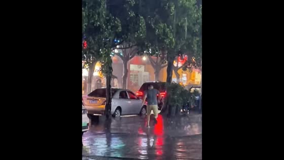 Man's dash through the rain ends with a slippery wipeout in Anhui, China