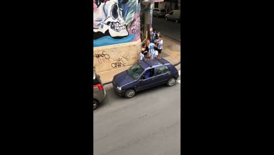 Crowd emerges from Renault Clio in Córdoba, Argentina