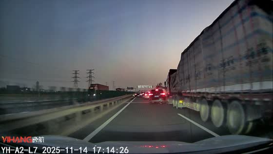 Multiple vehicle crash caught on dashcam in Jiangsu, China