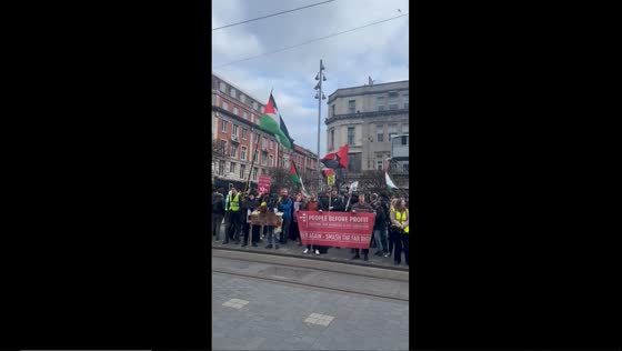 Anti-racism rally in Dublin: solidarity with refugees amid far-right gathering