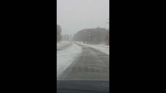 Sudden temperature drop creates hazardous drive in St. Paul, Minnesota, USA