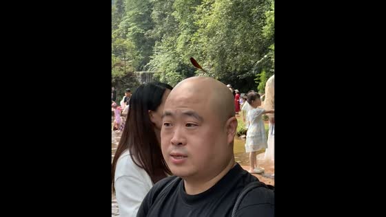 Dragonfly lands on bald man’s head in Sichuan, China