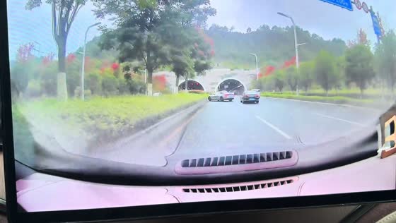 Speeding car loses control and crashes into central divider in Jiangsu, China