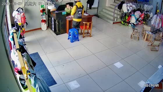 Woman startled by ski instructor in Jilin, China