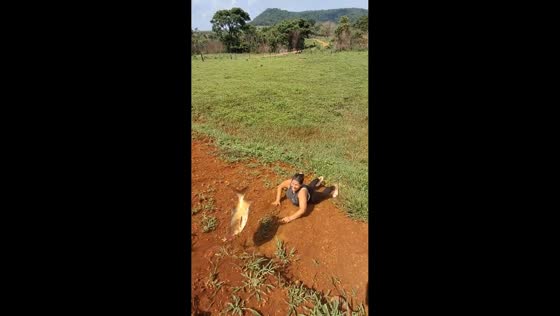 Woman falls and gets slapped by fish in Confresa, Brazil