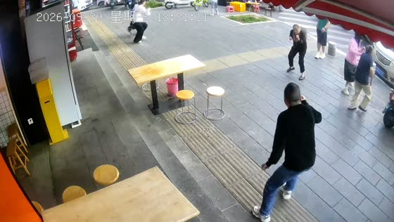 Magnitude 4.3 earthquake triggers panic among diners in Kunming, China