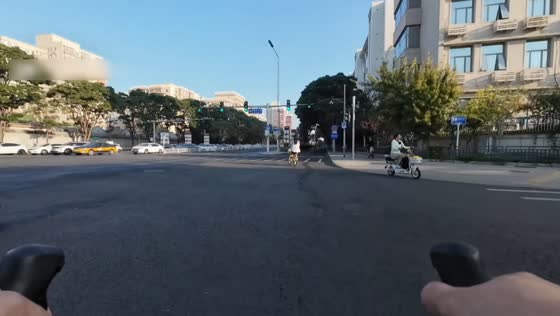 Motorcycle crashes into a cyclist after a sudden turn at an intersection in Beijing, China