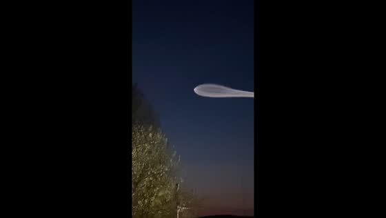 Soyuz 2.1b launch leaves spectacular 'jellyfish' trail in Leningrad Region's sunset sky