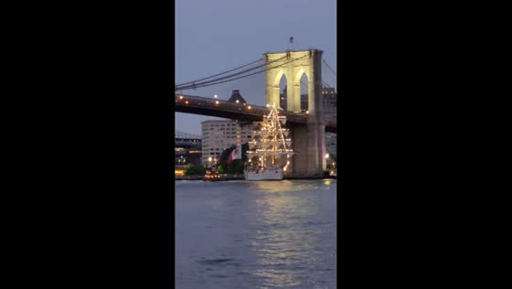 Mexican training ship crashes into Brooklyn Bridge in New York, USA