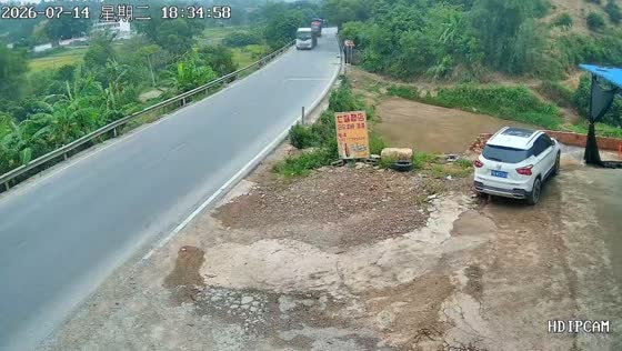 Truck crashes into concrete mixer while overtaking in Guangxi, China