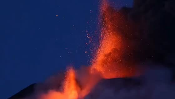 Powerful eruption unveiled: Mount Etna's spectacular display in Catania, Italy