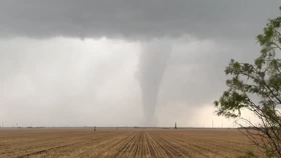 Storm chaser captures tornadoes near Midland, TX