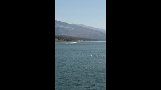 Seaplane scoops water to battle Jarilla wildfire in Cáceres, Spain