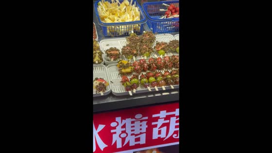 Swarm of bees covers tanghulu snacks at a food stall in Anhui, China