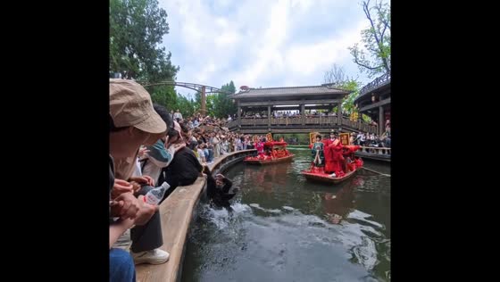 Man falls into water while dancing during wedding ceremony in Henan, China
