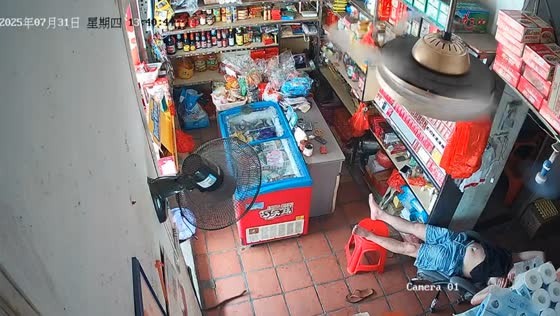 Man startled by snake inside store in Guangdong, China