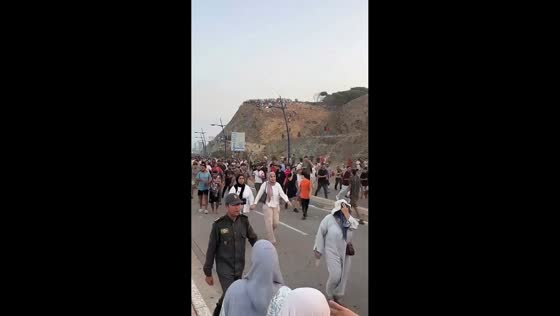 Massive migrant surge overwhelms border crossing in Ceuta, Spain