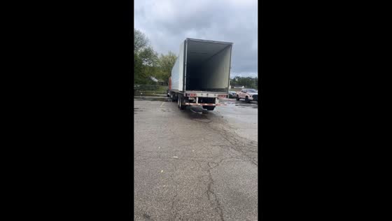 Heavyhaul trailer bounces while backing up in Dayton, Ohio, USA