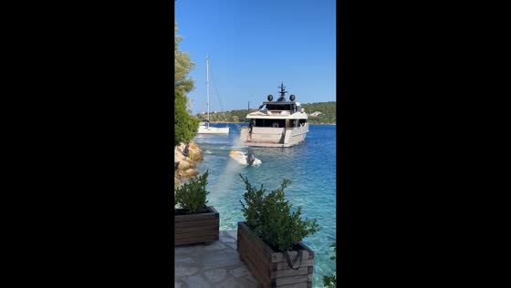 Yacht anchor mishap narrowly avoids disaster in Kioni, Ithaca, Greece