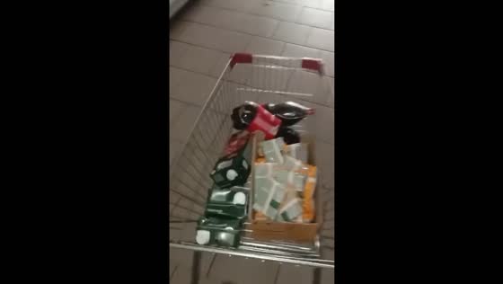 Footage shows Ukrainian soldiers looting Pyaterochka store in Sudzha, Russia