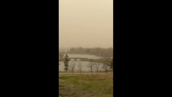 Powerful dust storm sweeps across Winnipeg, Canada