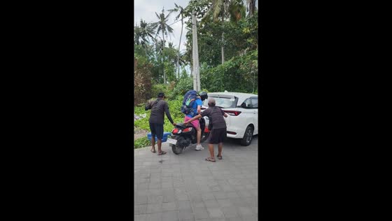Foreigner crashes motorbike in Nusa Penida, Bali, Indonesia