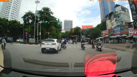 Motorcycle rider's risky gamble leads to collision with car on Hanoi's La Thanh road