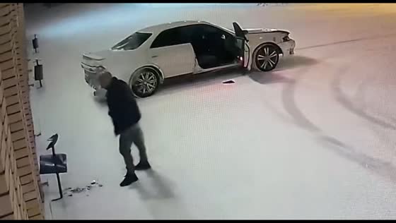 Vandal destroys trash bin at Tynda administration building, Russia