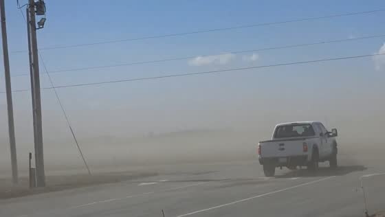 Strong winds kick up massive dust cloud near Highway 30 in Ohio, USA