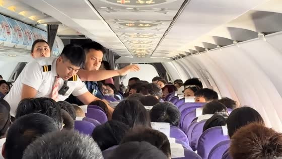 Passenger fight erupts aboard flight from Chengdu, China