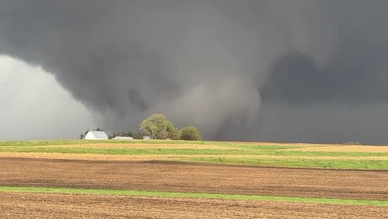 Terrifying tornado rampages through Shelby, Iowa